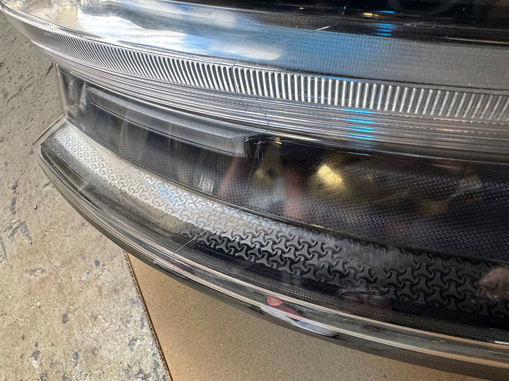Genuine Porsche Macan Clear black tail light (Right hand side)- Macan 95B 95b945092af