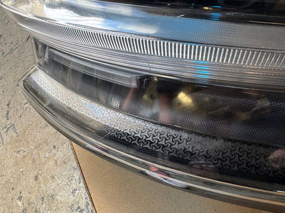 Genuine Porsche Macan Clear black tail light (Right hand side)- Macan 95B 95b945092af