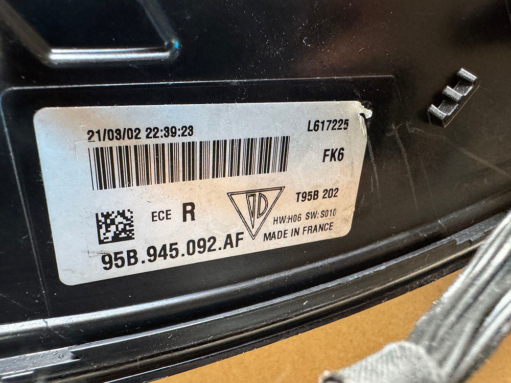Genuine Porsche Macan Clear black tail light (Right hand side)- Macan 95B 95b945092af