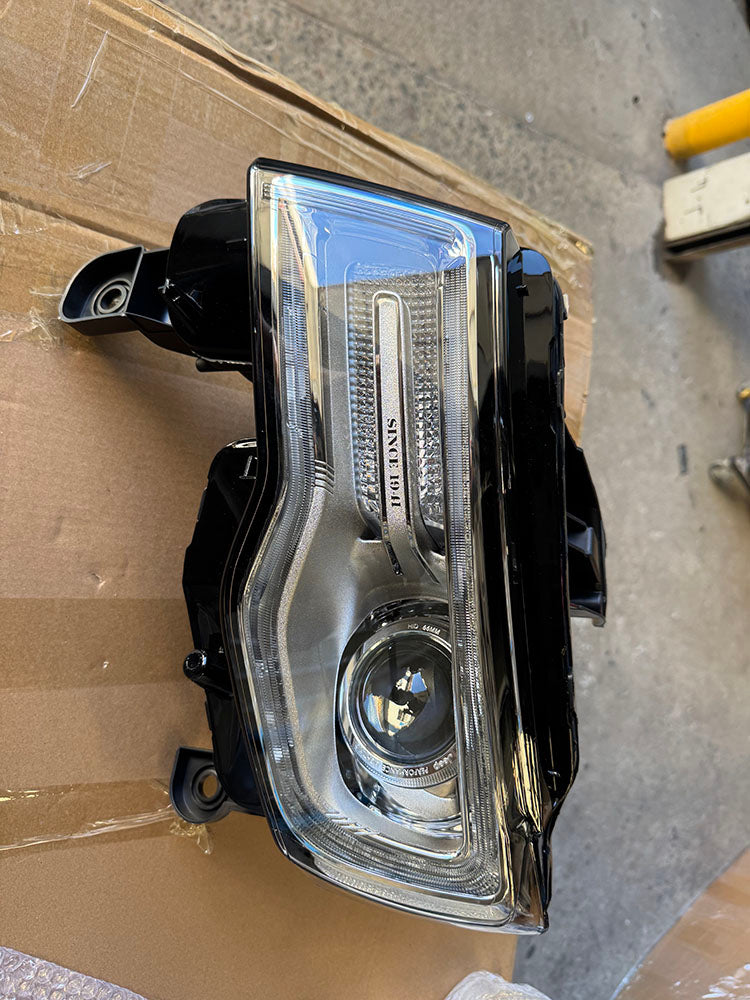 GENUINE Left HEADLAMP xenon adaptive WK - Jeep Grand Cherokee 68144709ad