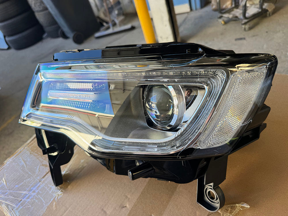 GENUINE Left HEADLAMP xenon adaptive WK - Jeep Grand Cherokee 68144709ad
