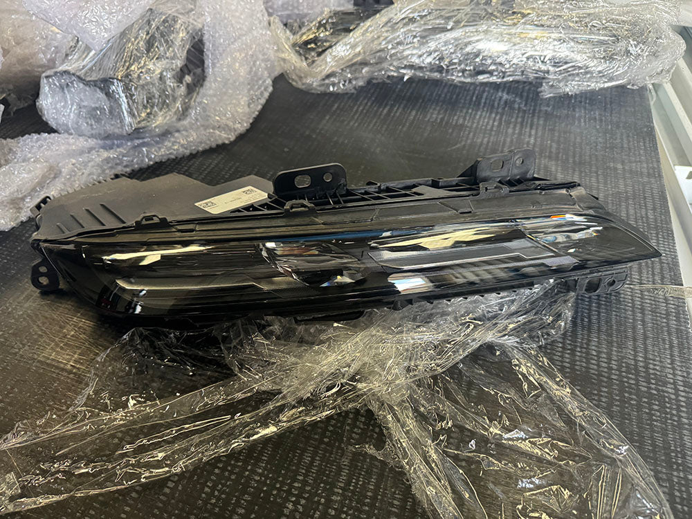 Genuine BMW 7 Series head light DRL Swarovski crystals (Right hand side) - G70 7 Series 9879936