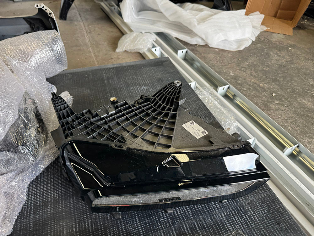 Genuine BMW 7 Series head light (Right hand side) - G70 7 Series