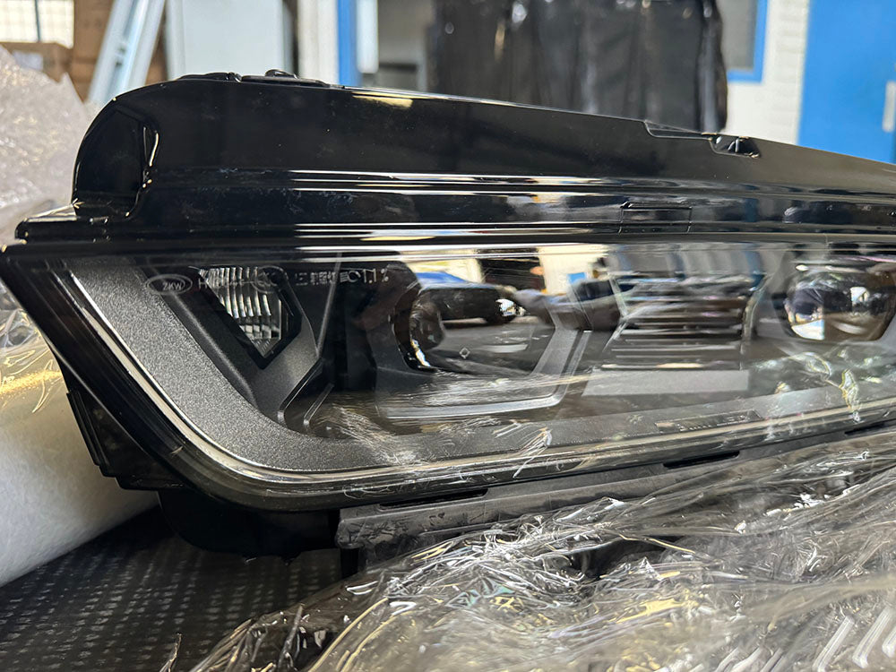Genuine BMW 7 Series head light (Left hand side) - G70 7 Series