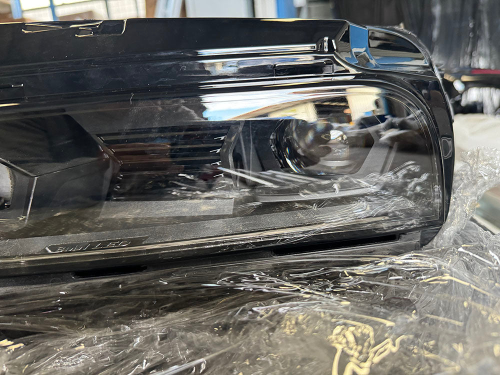 Genuine BMW 7 Series head light (Left hand side) - G70 7 Series